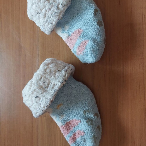 Baby Slippers for 6 to 12 Months Like New with Non-Slip Sole and Bunny Design