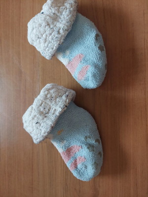 Baby Slippers for 6 to 12 Months Like New with Non-Slip Sole and Bunny Design