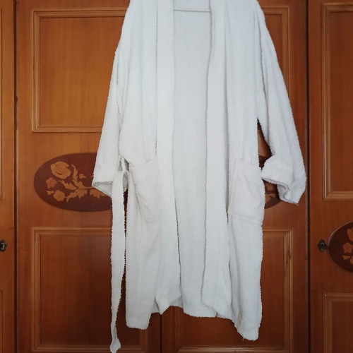 White bathrobe, 1m length