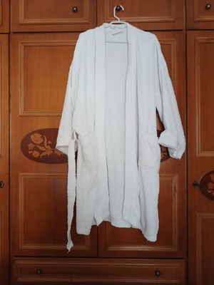 White bathrobe, 1m length