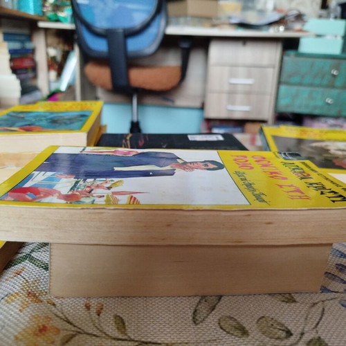 Foniko sti Rodo by Agatha Christie used Greek edition