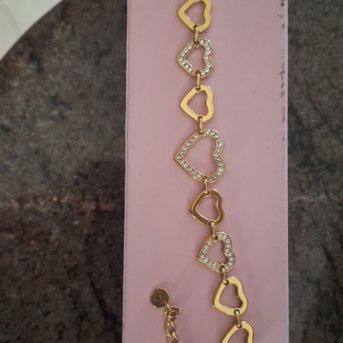 Bracelet new, gold color with heart design