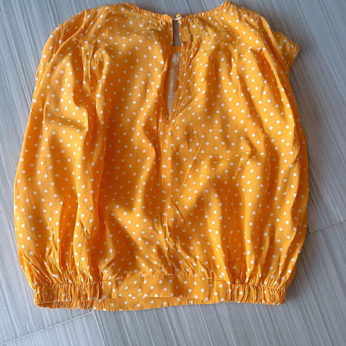 Women’s top like new size small with elastic hem