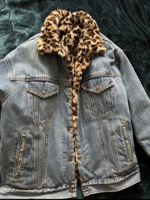 Levi's γούνινο denim μπουφάν σαν καινούργιο, μαύρο και μπλε, μέγεθος L