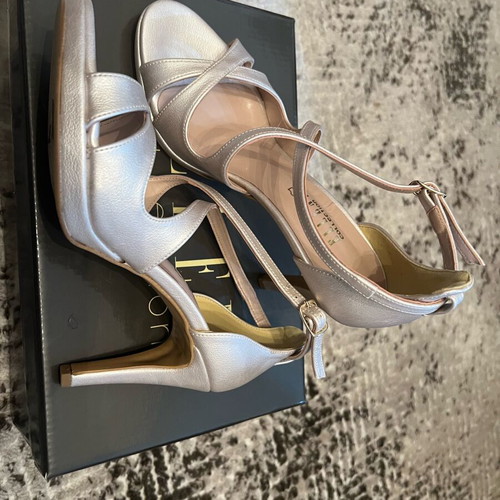 Ellen wedding shoe new, size 37, pearl color