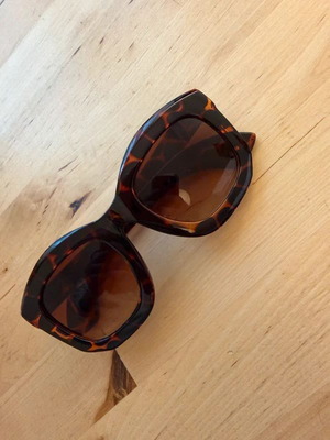 Tortoise sunglasses used with brown tinted lenses