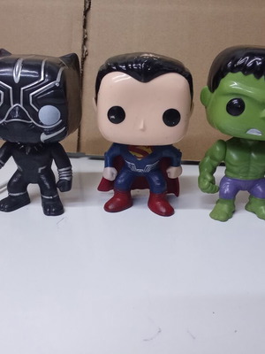 Set of 3 superhero figures, unbranded