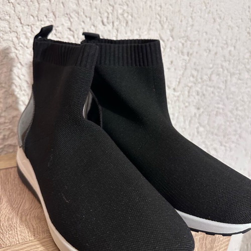 Voi Noi women's sock-style athletic shoes size 41 like new, black