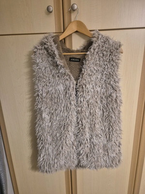 Amaya Faux Fur Vest like new, beige