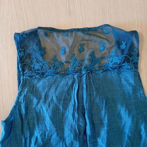 Mine women's top size M like new, petrol green