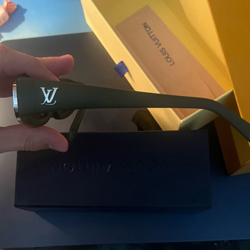 Louis Vuitton Super Vision low square sunglasses like new