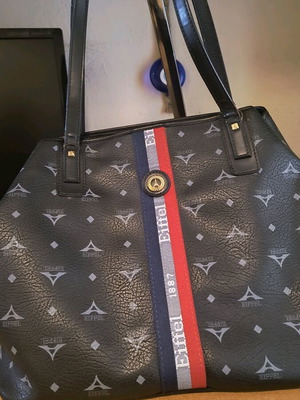 La tour Eiffel shoulder bag black like new genuine