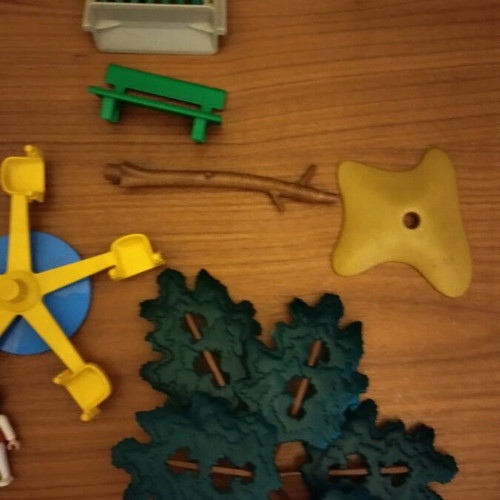 Playmobil Vintage 1974 Playground used with Acacia tree and figures