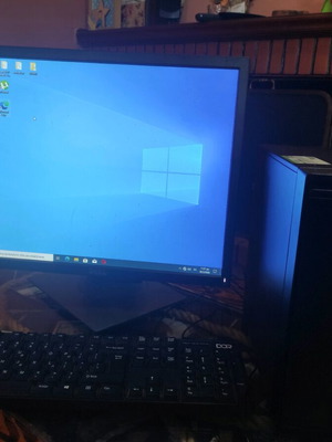 Fujitsu TPX II -T3100 desktop used with Dell 19" monitor