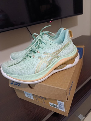 Asics Kinsei Max sneakers, turquoise, size 39