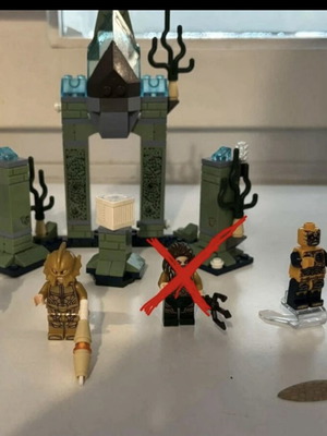 Lego DC Aquaman set missing Aquaman figure, like new