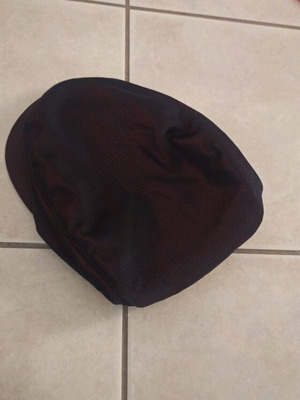 Jordan flat cap used, black red