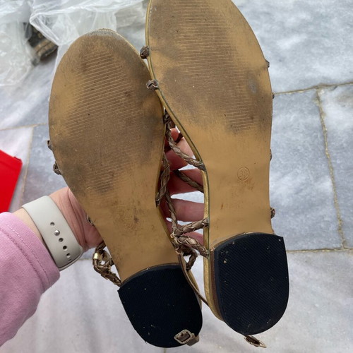 Sandals used size 38 gold in good condition