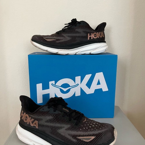 Hoka Clifton 9 athletic shoes used, size 42, black