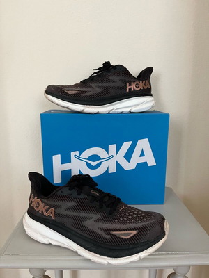 Hoka Clifton 9 athletic shoes used, size 42, black
