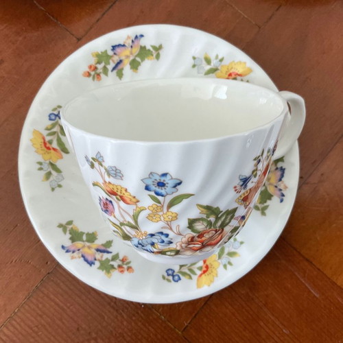 Aynsley Cottage Garden tea set 12 pcs bone china like new