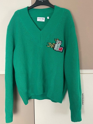 Lacoste women's Holiday V-Neck wool sweater like new, green