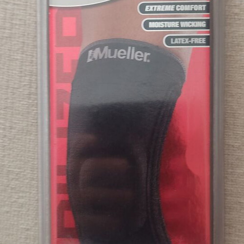Mueller knee brace with stays, new, medium size