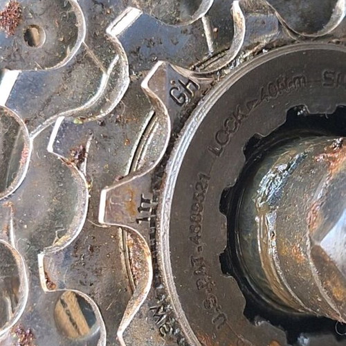 Shimano rear hub with disc brake and 8-speed cassette set