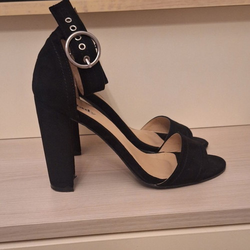Black sandals with ankle strap size 39 like new, 10 cm heel