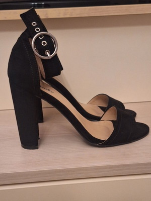 Black sandals with ankle strap size 39 like new, 10 cm heel