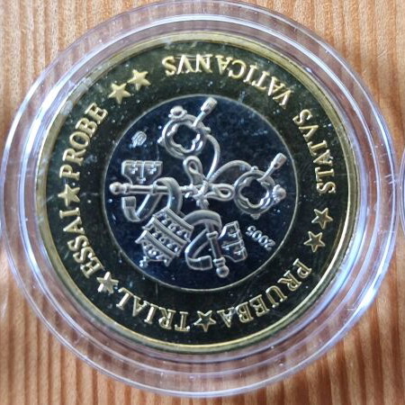 Lot with two new commemorative 2-euro coins and one Vatican 1-euro specimen