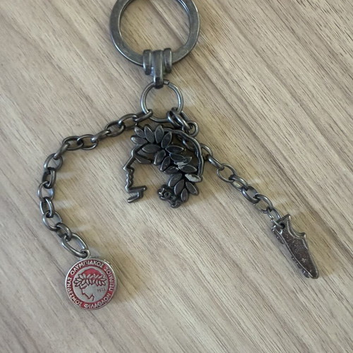 Vintage μπρελόκ Ολυμπιακός 1925 με 3 μεταλλικά charms, σαν καινούργιο
