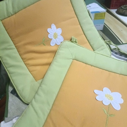 Set of kitchen pillowcases and cushions like new