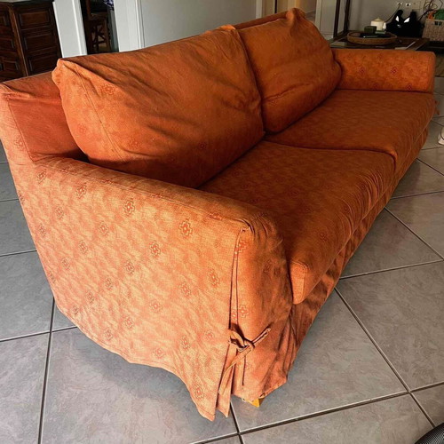 Three-seater sofa with solid wood frame