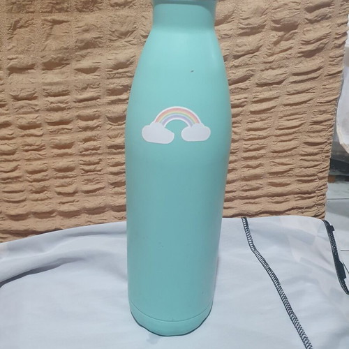 Thermos bottle used with sturdy construction and high temperature resistance