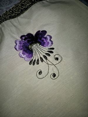 Σεμέν καινούργιο με χρυσά και μωβ λιλά άνθη