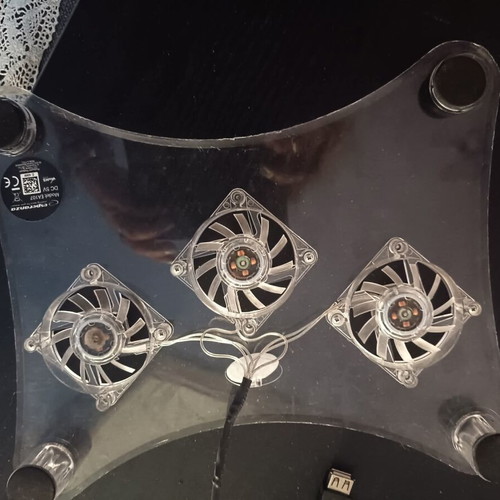 Laptop Cooling Base Esperanza EA107 like new, 3 USB fans
