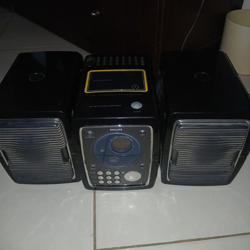 Philips vintage micro hi-fi system with radio, cassette, CD, speakers, remote