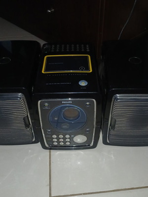 Philips vintage micro hi-fi system with radio, cassette, CD, speakers, remote