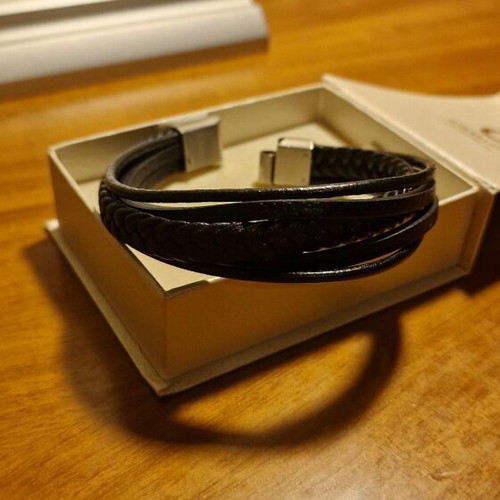 Men's bracelet black like new, unworn