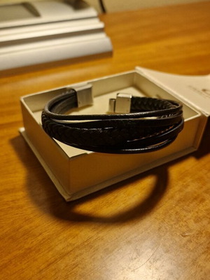 Men's bracelet black like new, unworn