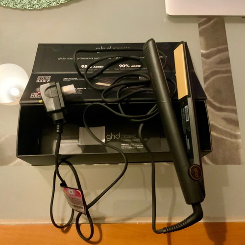 GHD Classic Professional Styler hair straightener like new