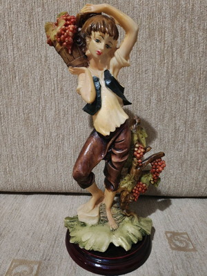 Διακοσμητικό αγαλματίδιο σαν καινούργιο με όμορφα χρώματα και σχέδιο