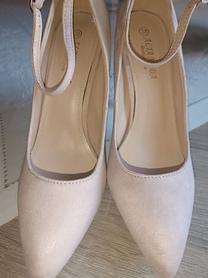 Alta Moda pumps new, size 38, gold with ankle strap
