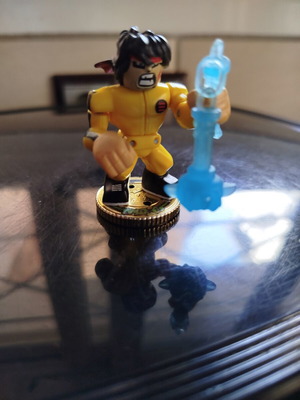 Akedo figure used, gold Tsak collector's edition