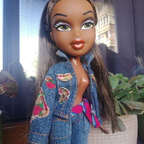 Bratz Sasha doll used with original Yasmin outfit