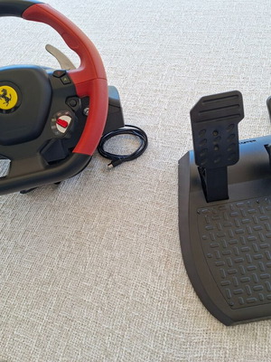 Thrustmaster Ferrari 458 Spider racing wheel for Xbox One, used