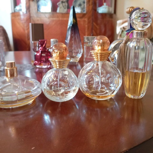 Set of 48 women's perfume bottles, empty and partially filled
