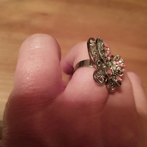 Butterfly adjustable ring like new