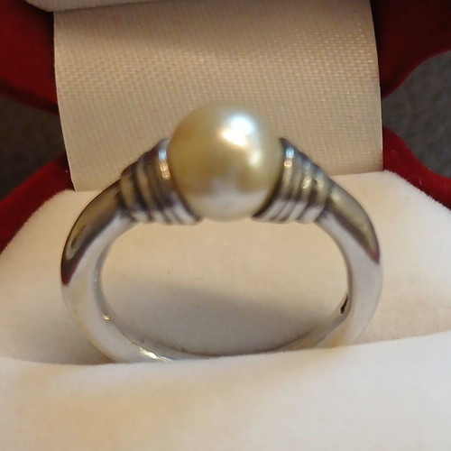 Silver 925 ring with natural pearl, like new